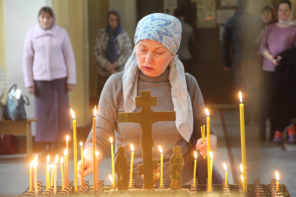 что делать со свечами после отпевания