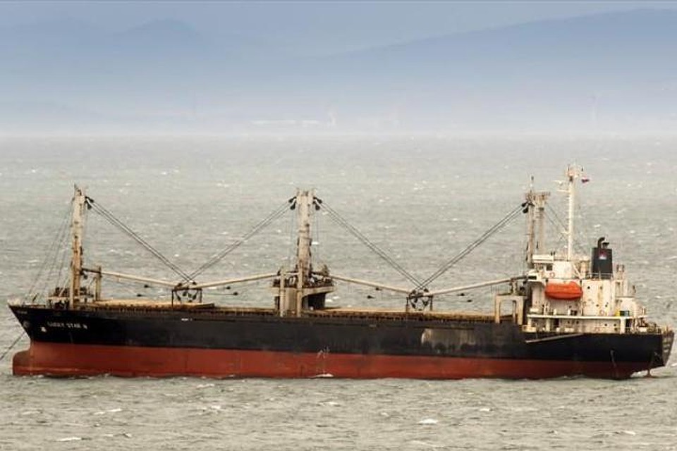 Сухогруз в холмске на мели. Сухогруз экипаж. Танкер «ян сенг». Судно иван бобров. Китайский сухогруз сел на мель на сахалине.