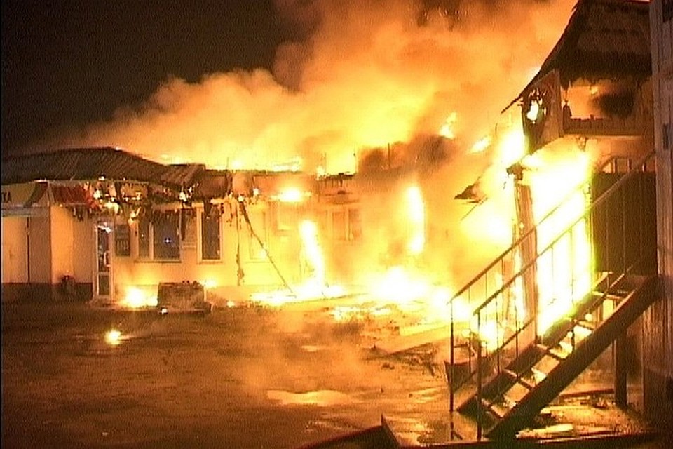 Горит конюшня. Пожар в конюшне. Сгорела конюшня в Пригорском. Пожар во Владивостоке.